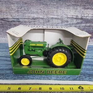 Speccast 1/16 scale John Deere model BO diecast tractor green and yellow